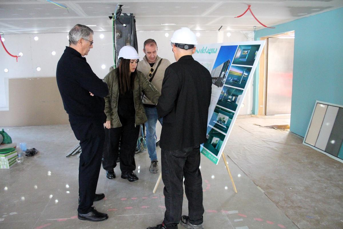 El presidente de la CHS, Mario Urrea, supervisa los avances en los trabajos de musealización de la Casa del Agua en Santomera.