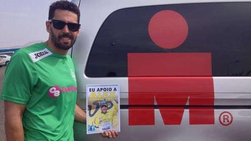El estradense lleva varios días en la isla canaria.