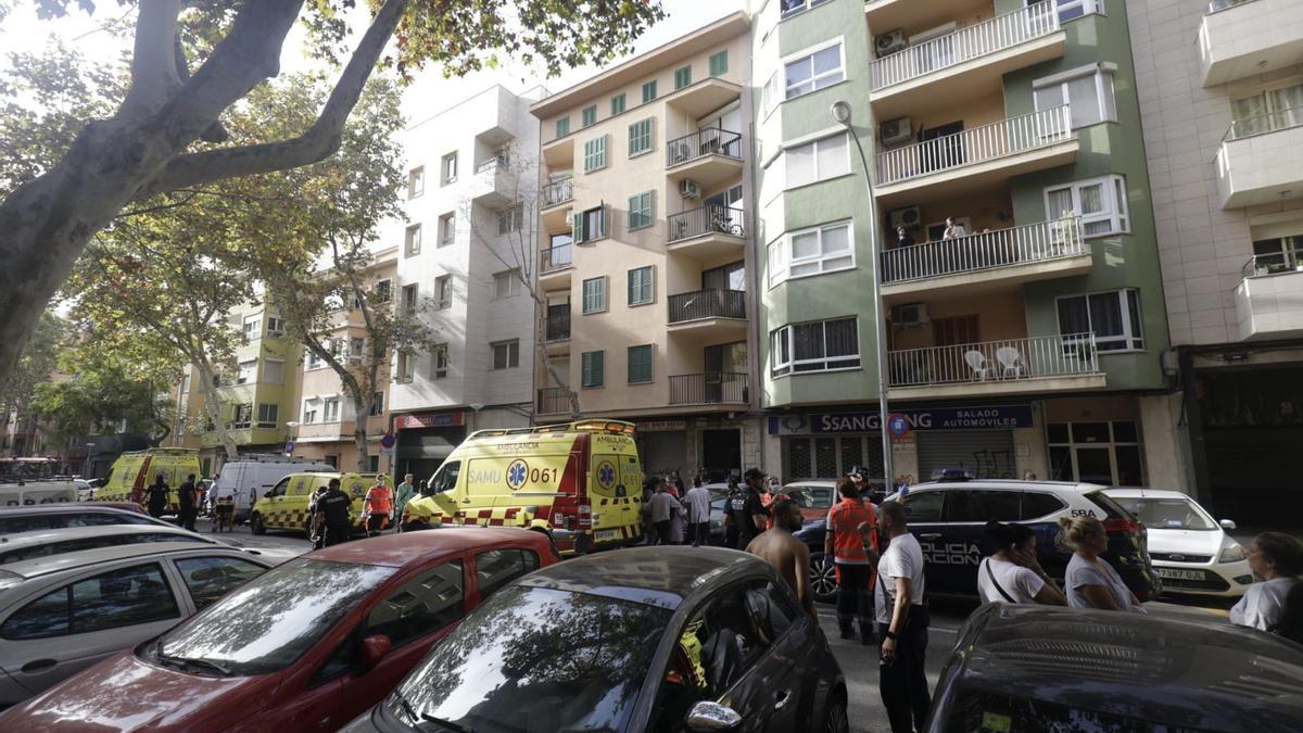 Alarma por un incendio en un parking subterráneo en la calle Reyes Católicos, en Palma