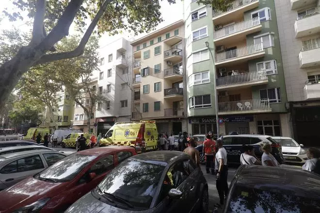 Alarma por un incendio en un parking subterráneo en la calle Reyes Católicos, en Palma