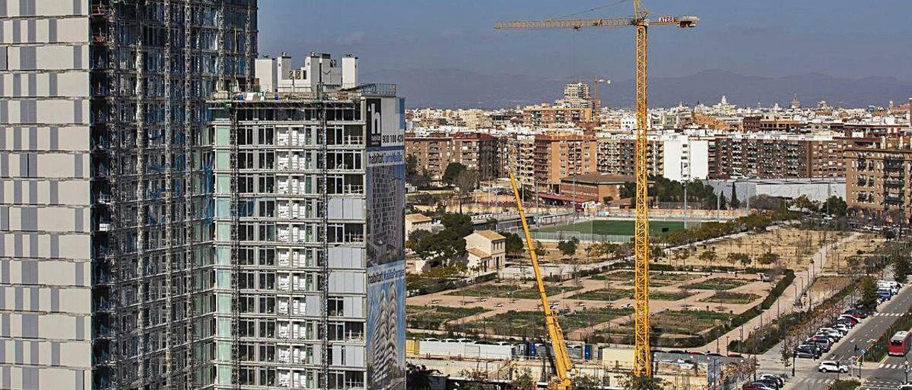 Pisos en construcción en el PAI de Malilla frente a La Fe.