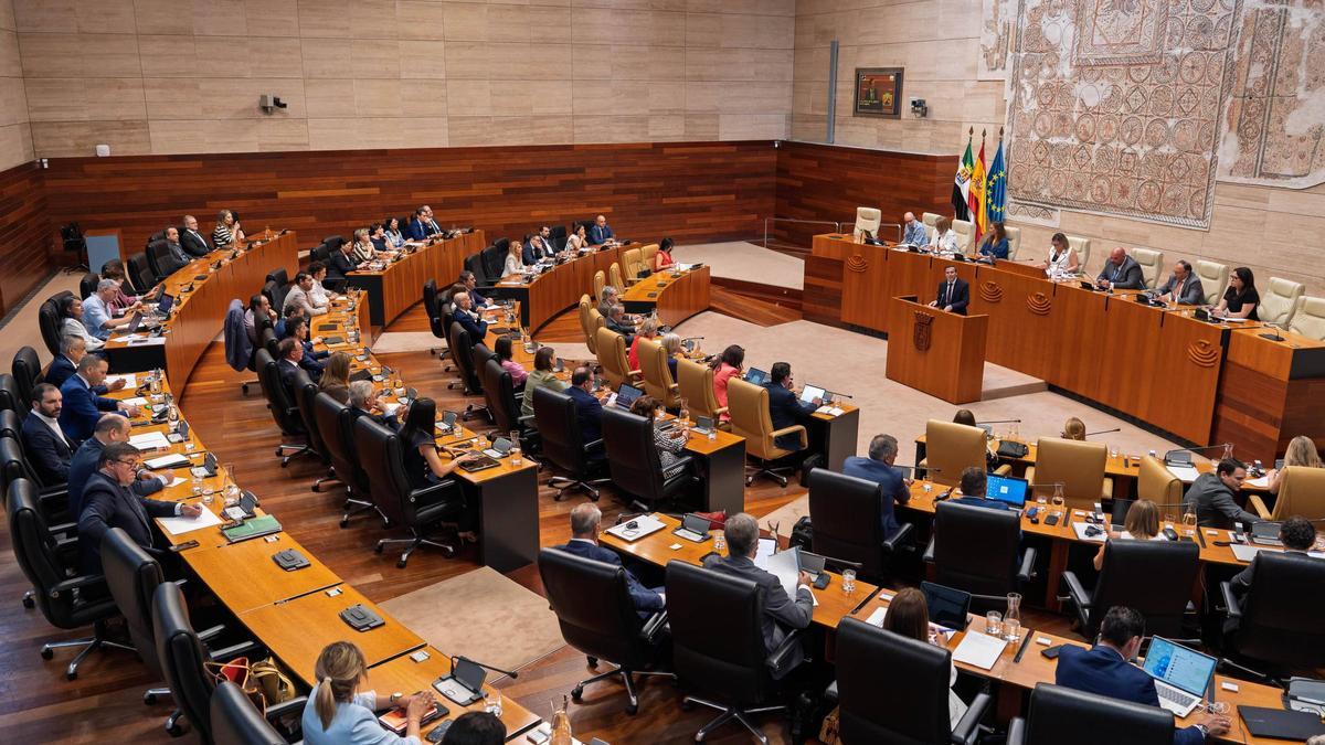 Imagen de la Asamblea de Extremadura en la segunda sesión del Debate sobre el Estado de la Región, este viernes.