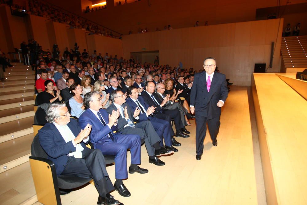 Javier Moll sube al escenario. Fotos: Daniel Tortajada