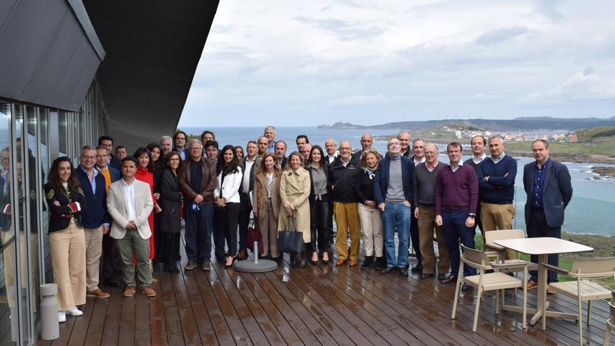 Asistentes al Foro Económico, que se celebra en el Parador de Muxía