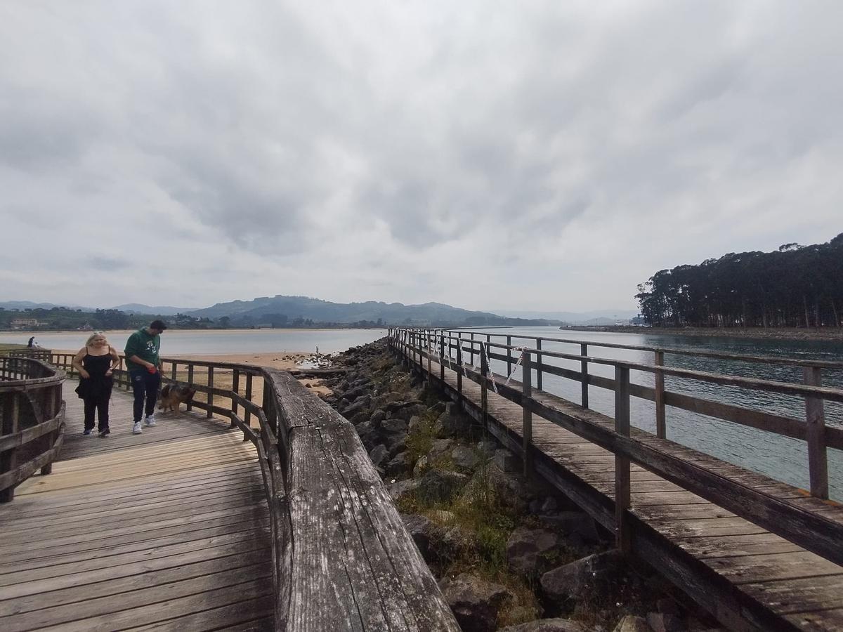 El deterioro del parque playa de Rodiles, en Villaviciosa, en imágenes