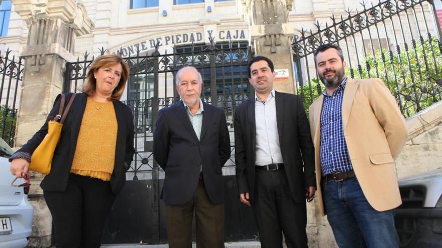 Miguel Valor, Antonio Francés, Carmina Nácher y Raül Llopis a las puertas del recinto