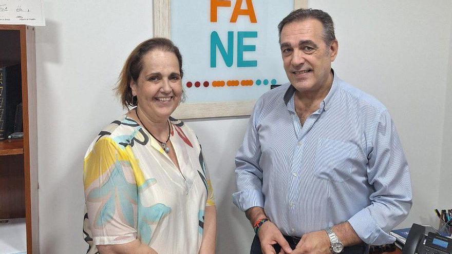 Blanca Torrent y Rafael Cidres, en la sede de Anfane.