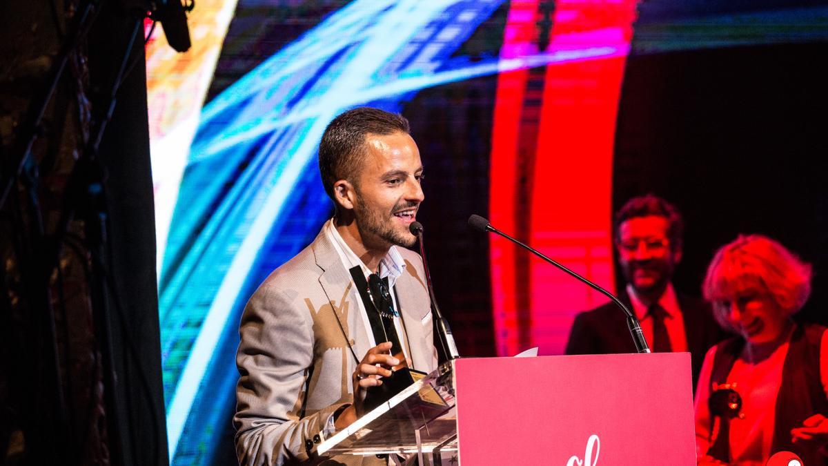 Miguel Ferrández recogiendo el premio a Grupoidex en Publifestival, el Festival Internacional de Publicidad Social.