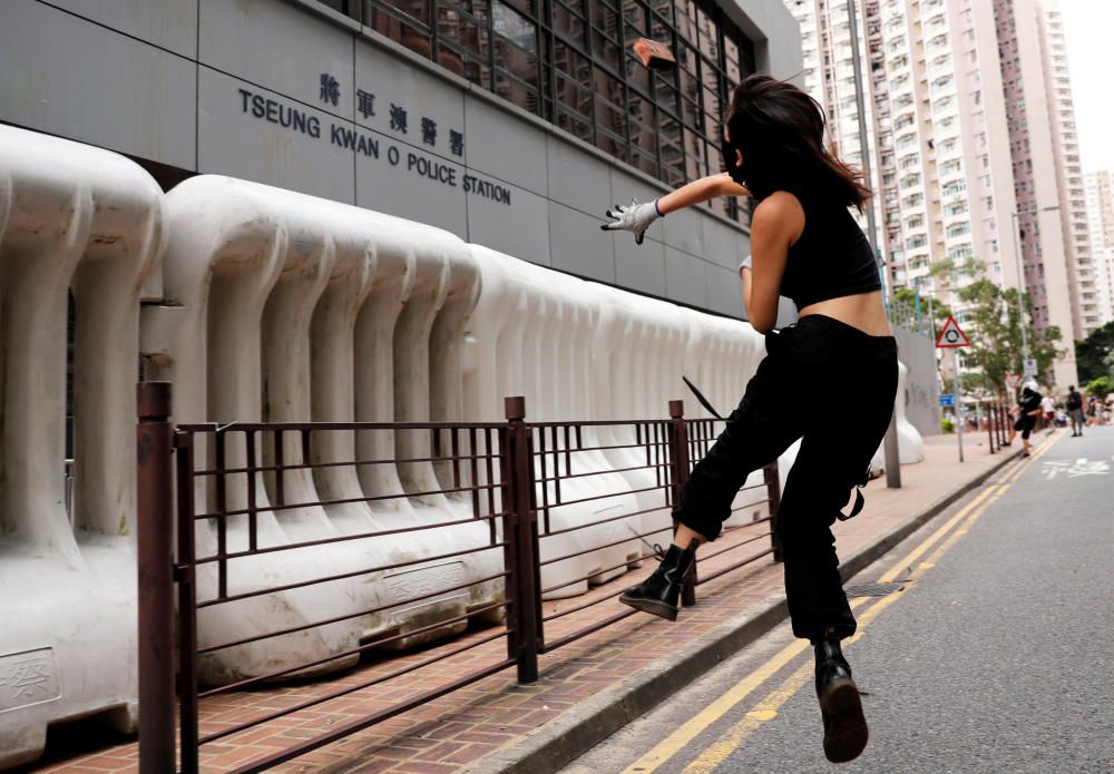 Miles de hongkoneses protestan contra el Gobierno.