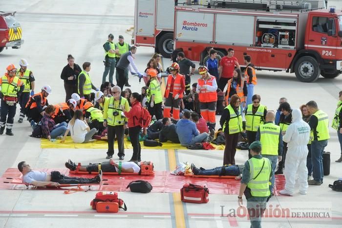 Simulan un accidente aéreo en aeropuerto