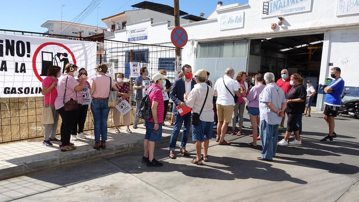 Encuentro de los vecinos con el grupo socialista este mes.