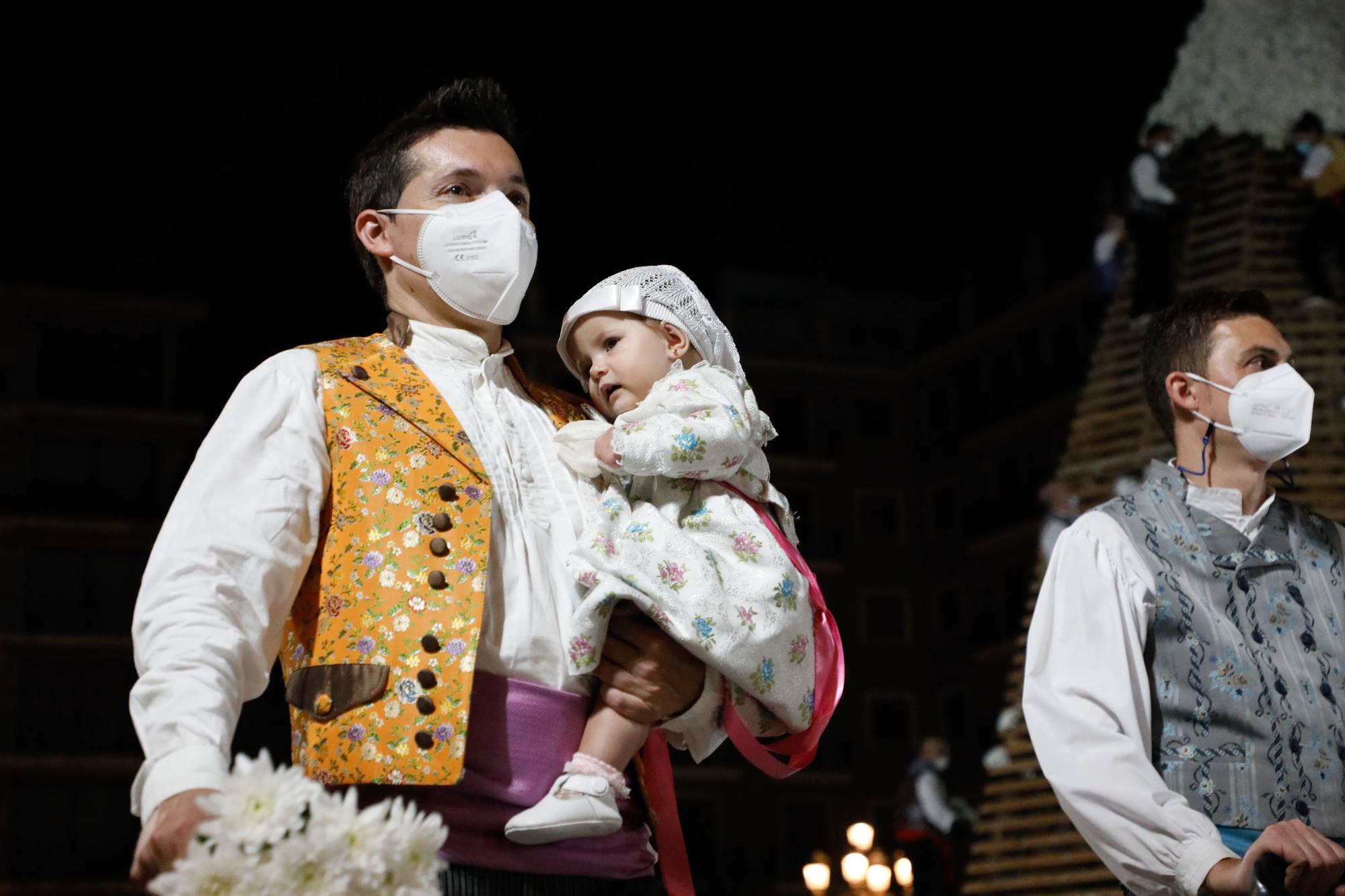 Búscate en el primer día de la ofrenda por la Calle Caballeros de las 21:00 a las 22:00