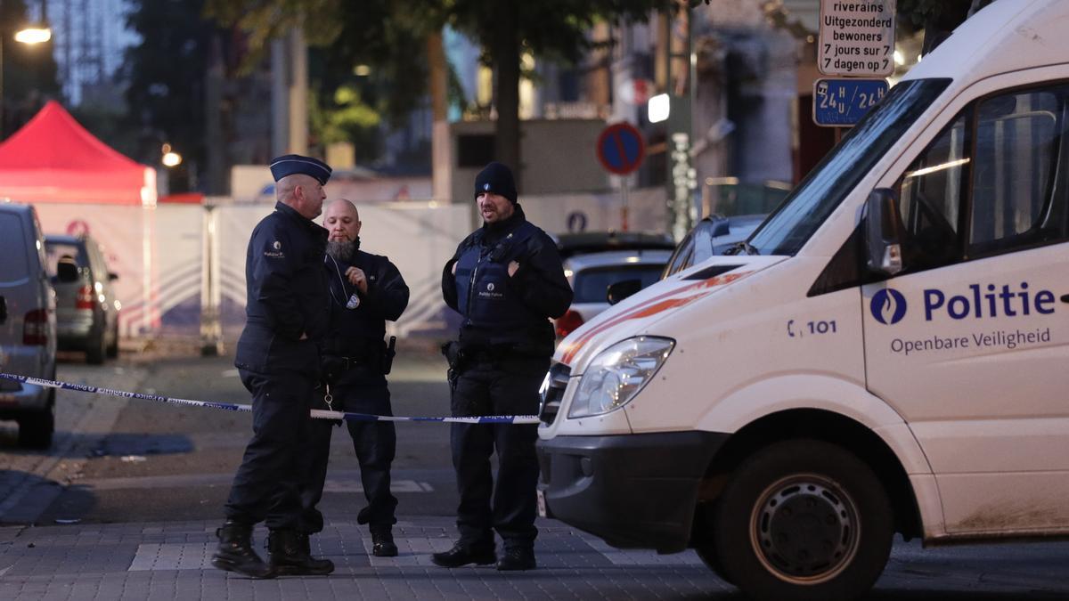 Police officers stabbed in Brussels