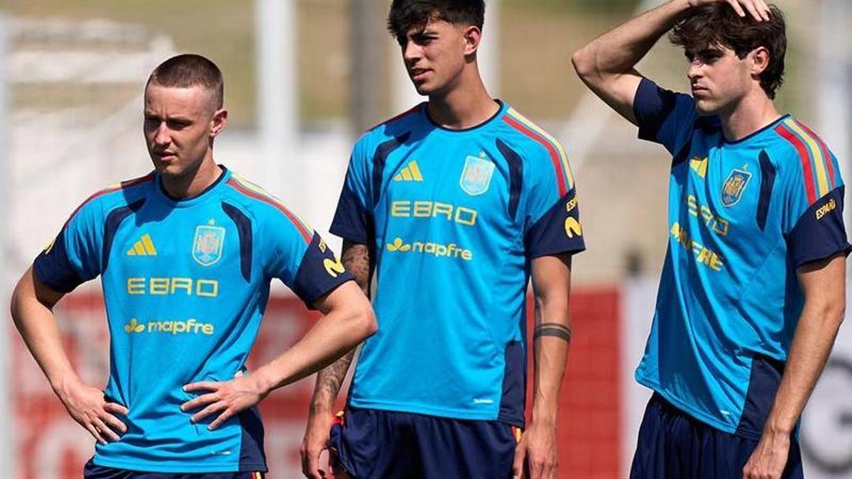 VÍDEO ESPAÑA | Primer día de trabajo de Javi Guerra con la Roja en imágenes