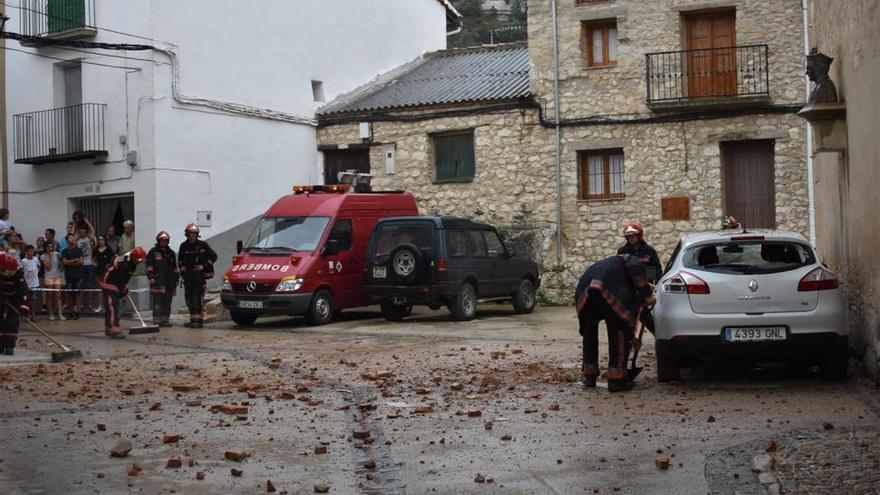 Un rayo impacta en el campanario de Xiva de Morella