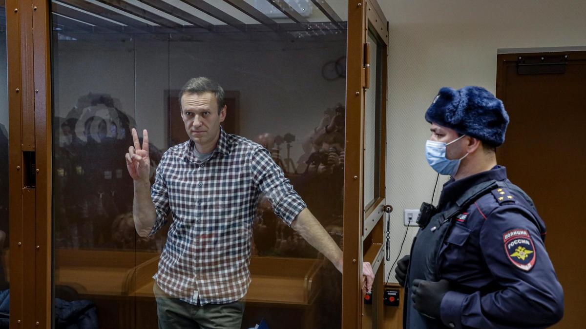 Navalni, durante uno de los juicios.