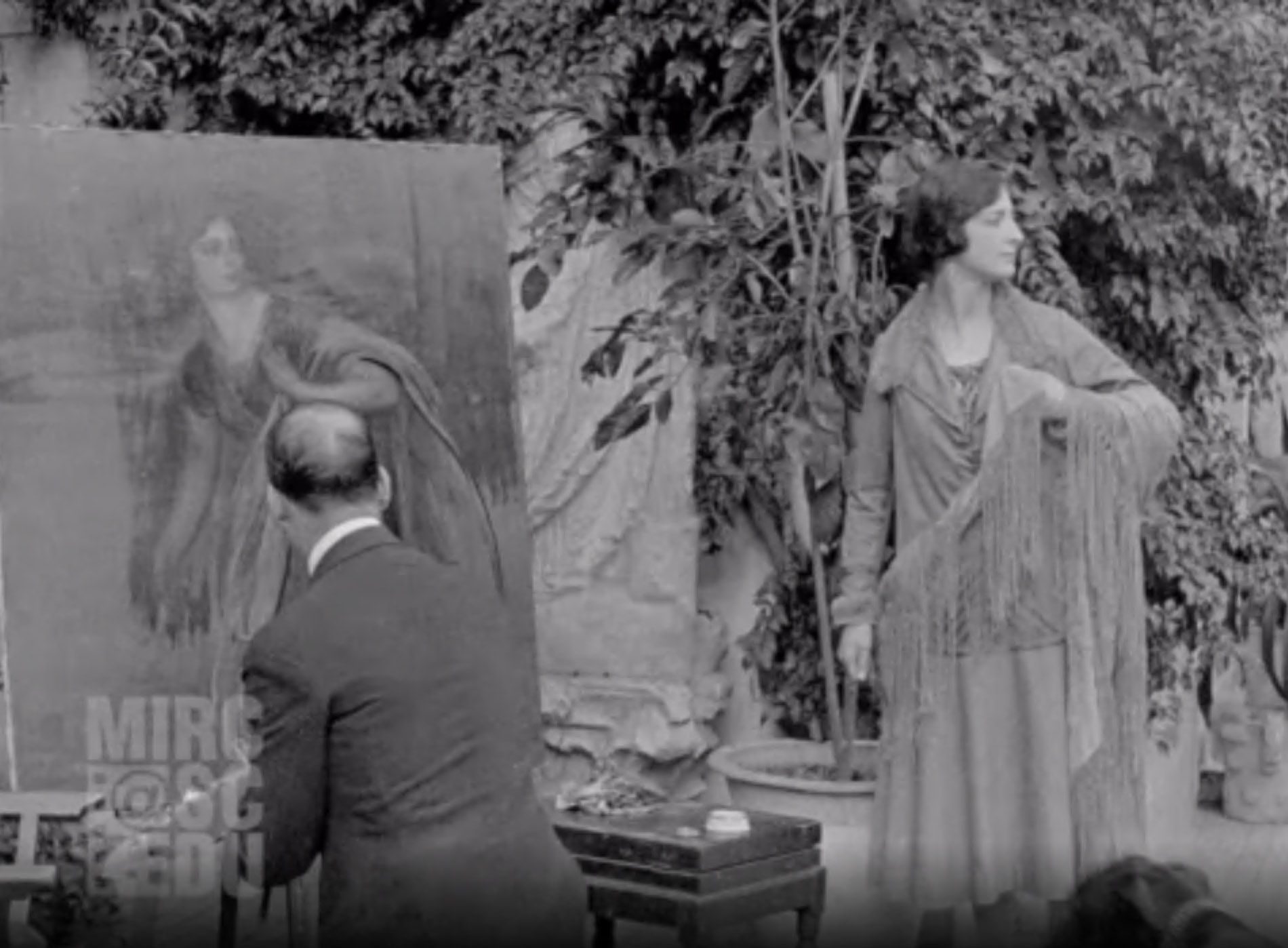 Imágenes inéditas de Julio Romero de Torres pintando en su estudio de Madrid