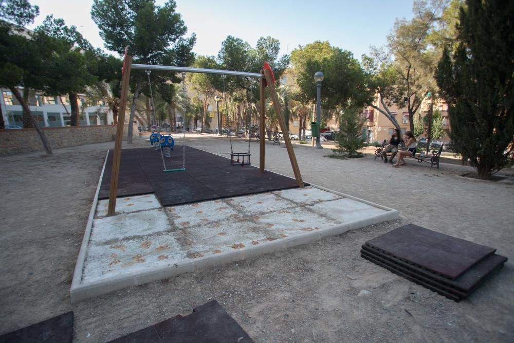 Los vecinos reclaman un mayor mantenimiento en el parque Fernández Ordóñez y en la ladera del río