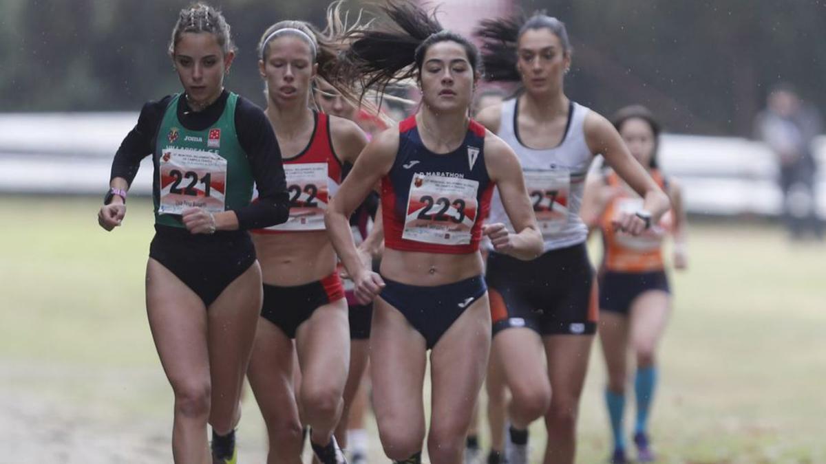 La cabeza de carrera en la prueba femenina sénior. |  // R. GROBAS