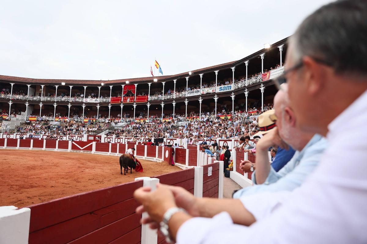 El ambiente en la novillada para cerrar la feria de Begoña en El Bibio, en imágenes El ambiente en la novillada para cerrar la feria de Begoña en El Bibio, en imágenes