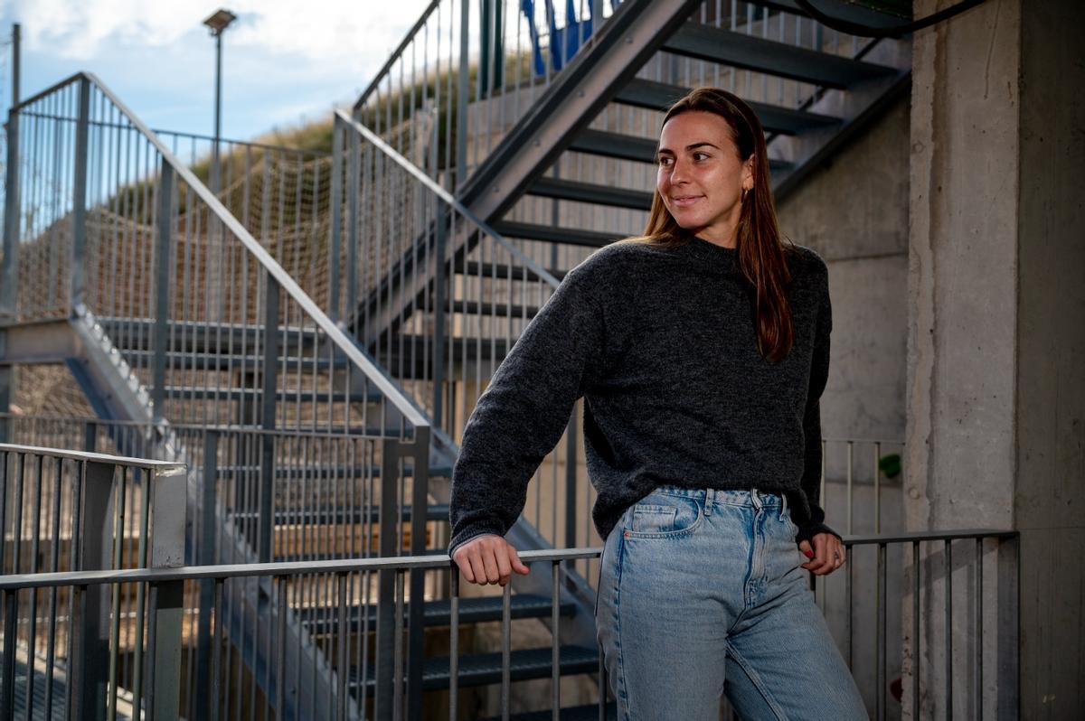 Bea Ortiz posa para EL PERIÓDICO en el Club Natació Sabadell.