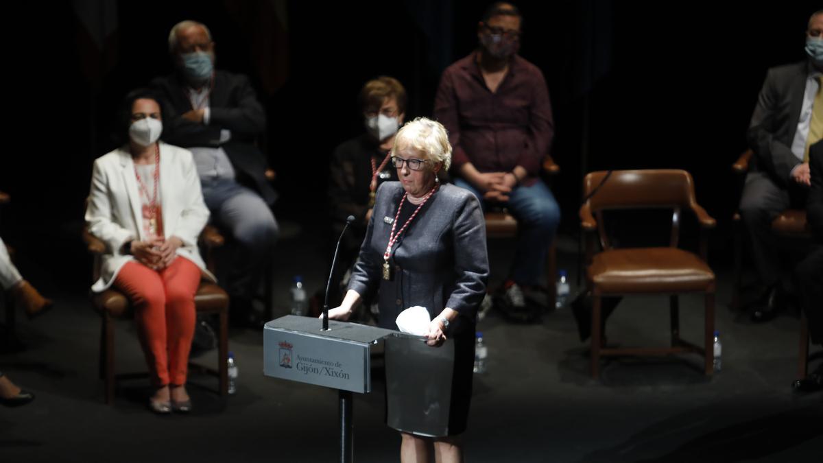 Entrega de honores y distinciones de Gijón en el teatro Jovellanos