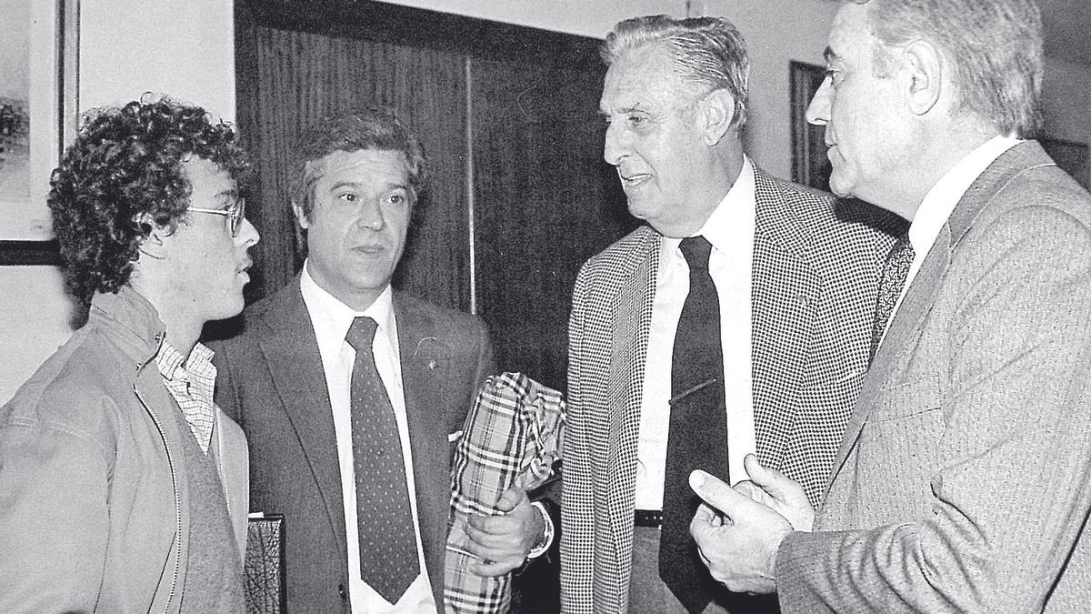 L'autor de l'article, Jordi Xargayó, amb Joan Mis, Luis de Carlos i Jordi Geli, a la seu de Reial Madrid el 16 d'abril de 1980.