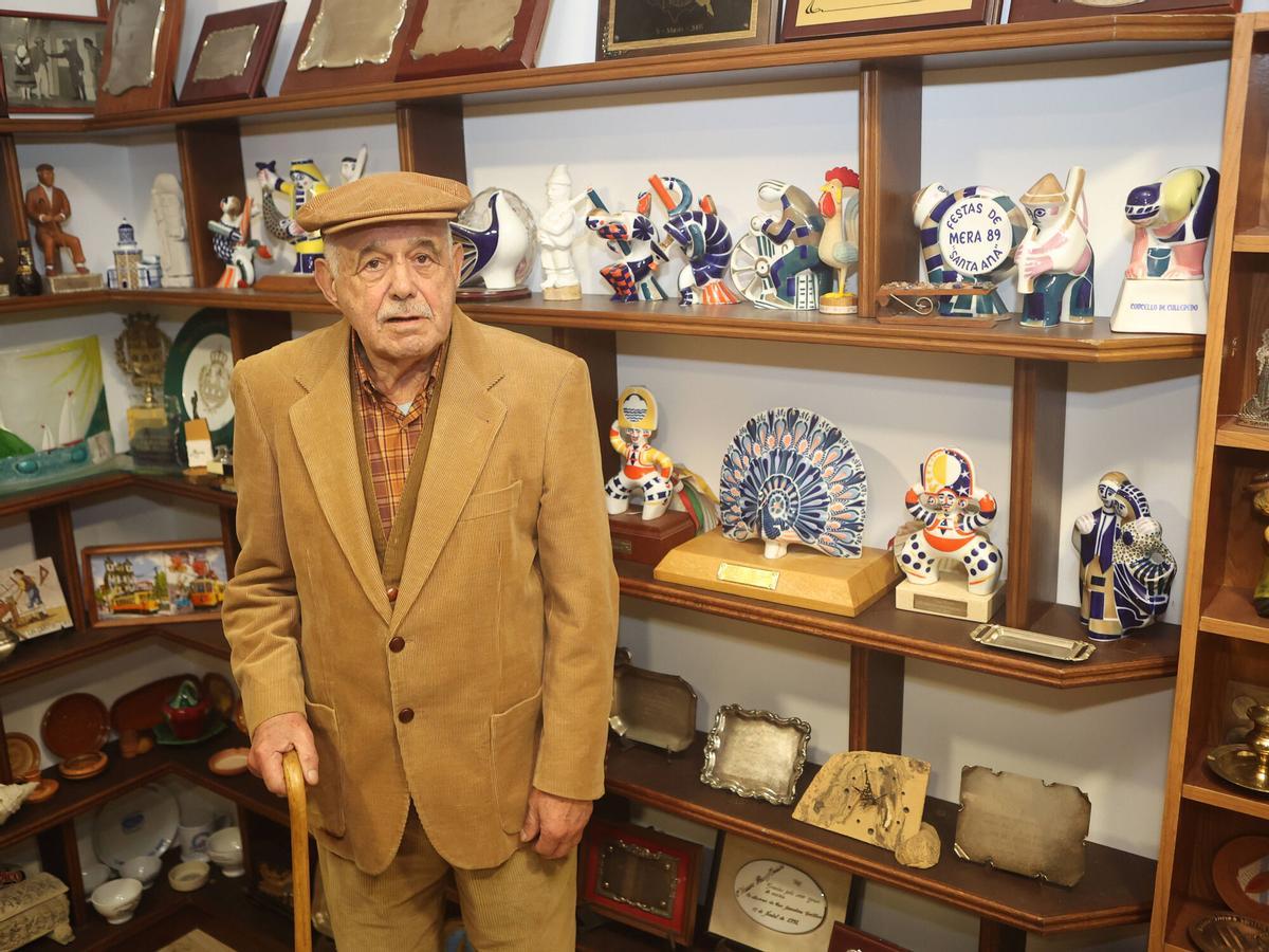 Los vecinos rinden homenaje a Paco Mivida en las fiestas de Entroido.