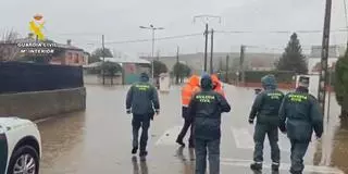 Los vecinos desalojados de la urbanización La Isleta de Coria regresan a sus casas