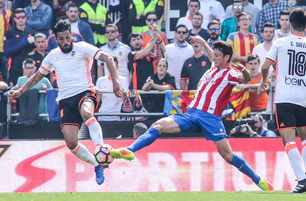 El partido entre el Valencia y el Sporting, en imágenes