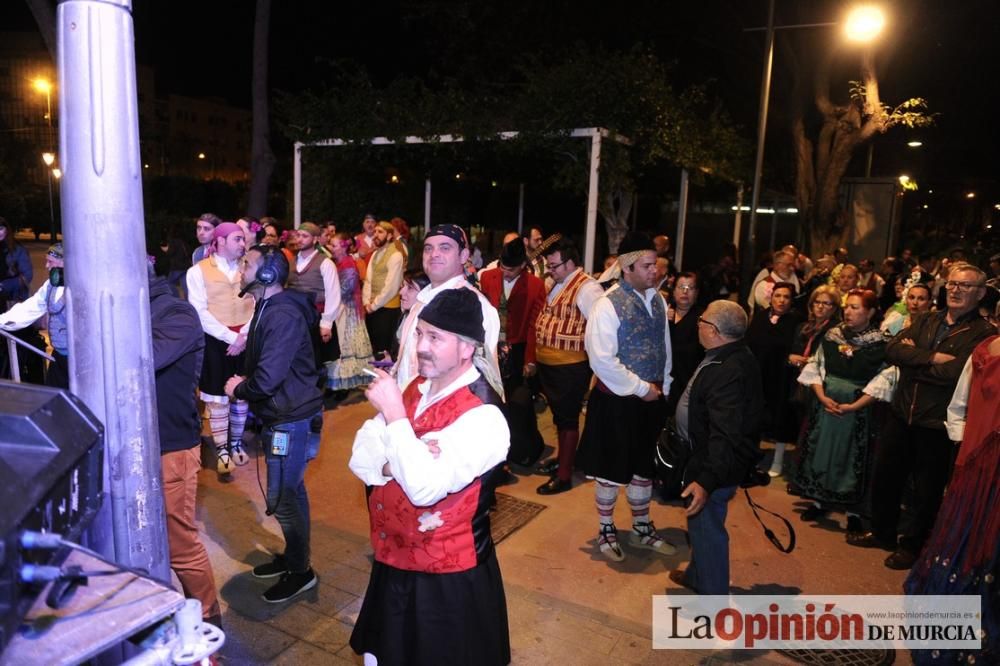 Festival de folclore en el Puente de Hierro