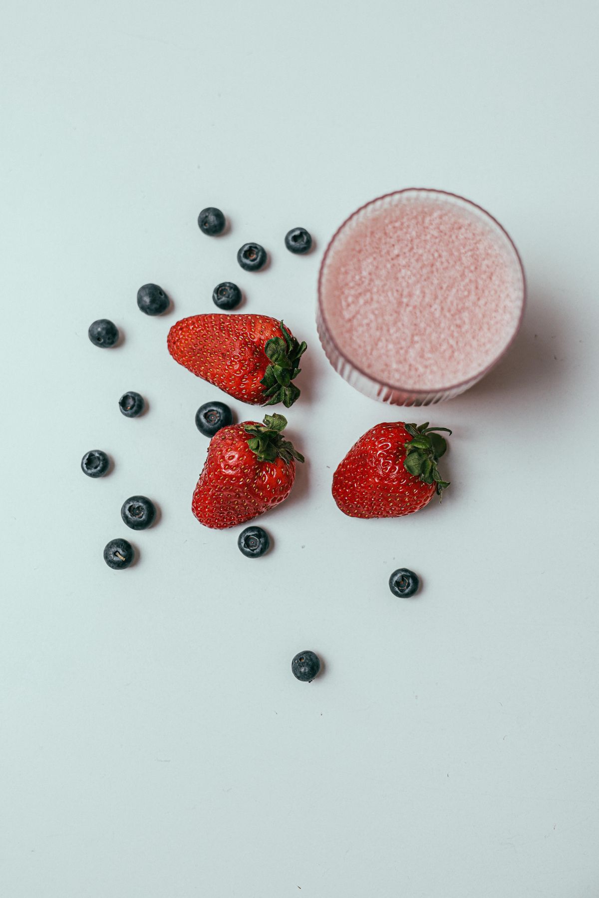 Las fresas en particular, y los frutos rojos en general, reducen los niveles de colesterol.