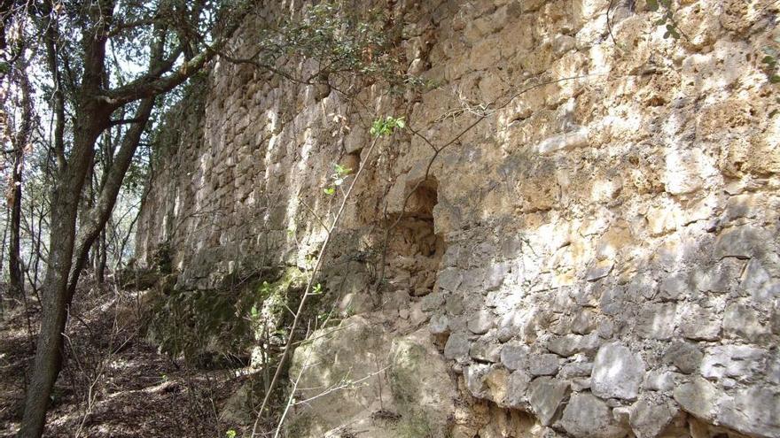 Maià de Montcal aprova  expropiar el castell de Dosquers