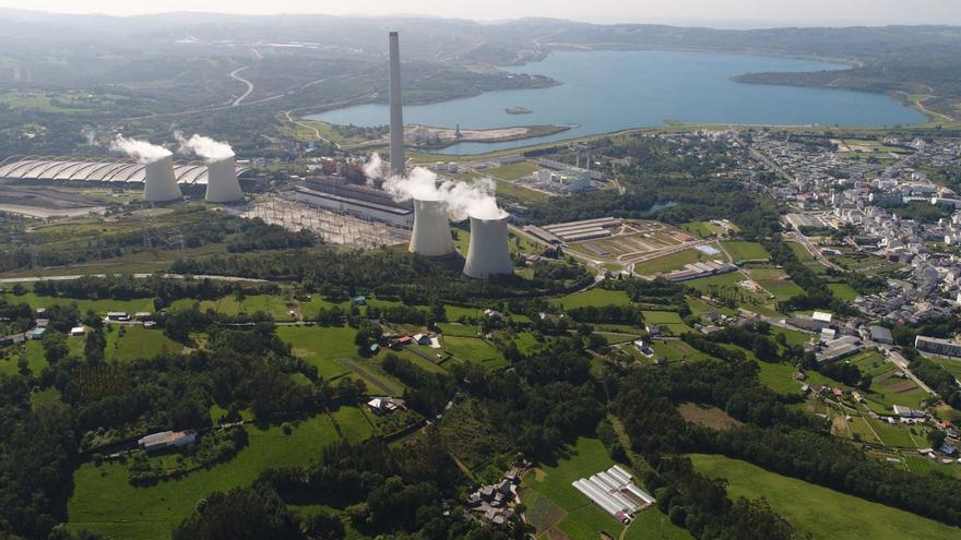 Vista aérea de la central térmica de As Pontes, cuando estaba en funcionamiento. |   // L. O.