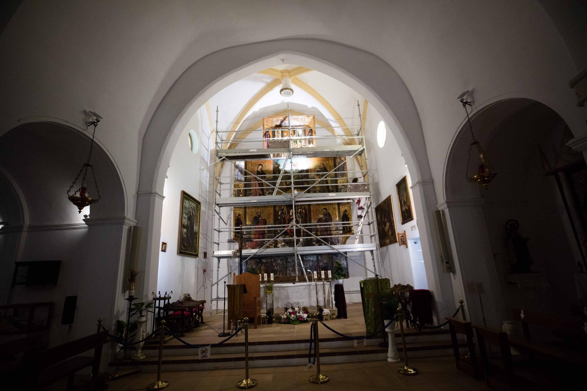 El retablo de la iglesia de Jesús, en Ibiza, pasa la ITV
