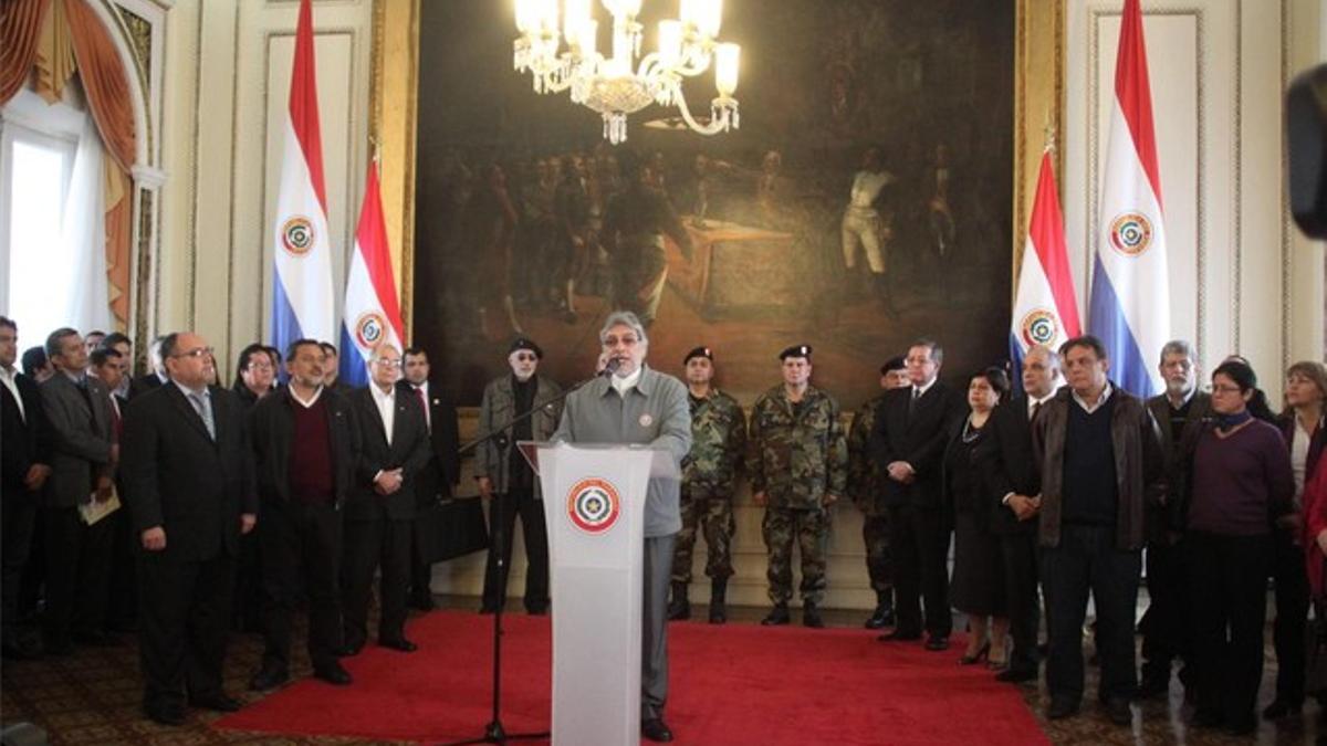 El presidente Lugo, en la rueda de prensa en la que ha anunciado que no piensa renunciar al cargo.