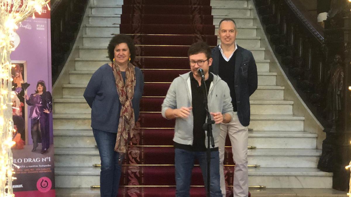 Marcos Lladó junto a Elena Navarro y Marcos Ferragut en la presentación de ayer.