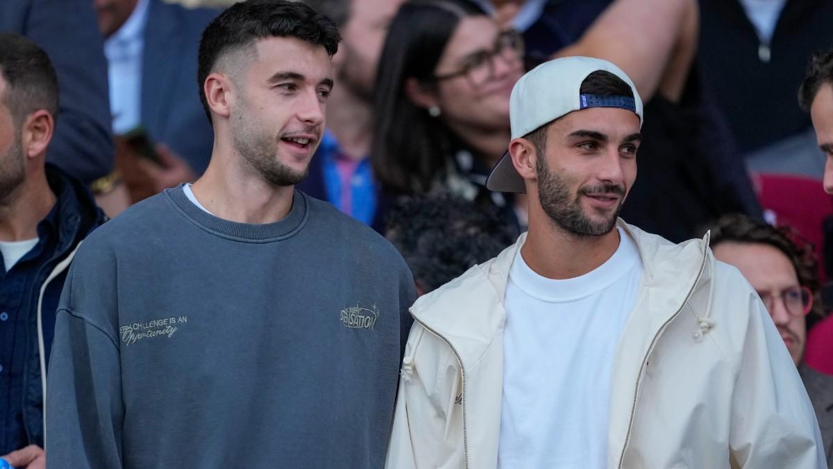 Ferran, junto a Joan Garcia, en la grada del partido contra el Girona