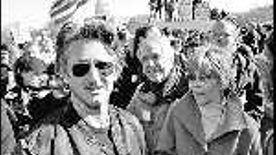 Los actores Sean Penn y Jane Fonda, dos de los actores que participaron en la marcha. / matthew cavanaugh