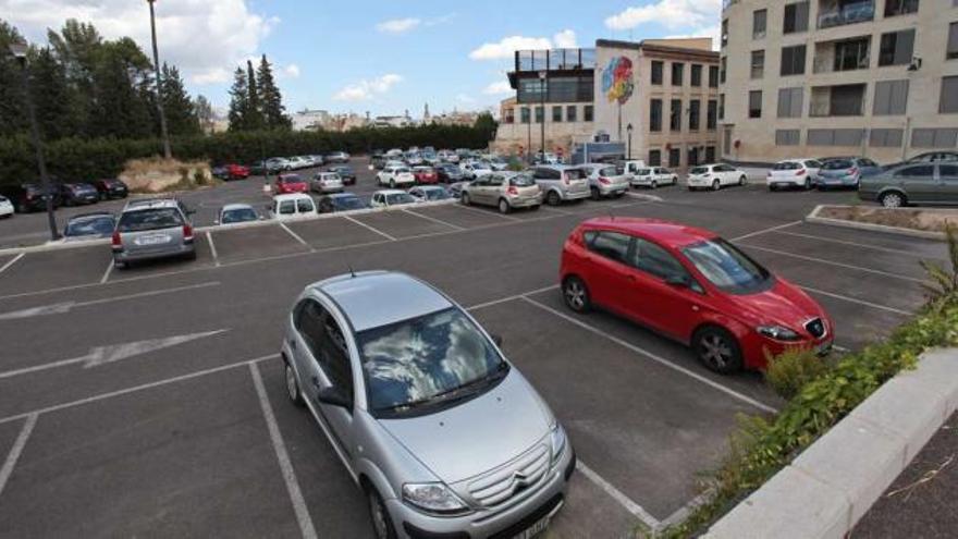 El aparcamiento del campus es la zona en que se construirá un nuevo edificio.