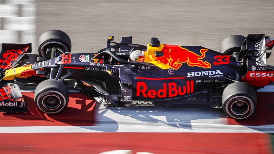 Un Red Bull, equipado con motor Honda.