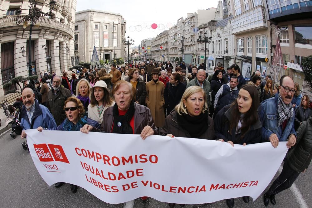 Vigo sale a la calle para clamar contra la violencia machista // R. Grobas