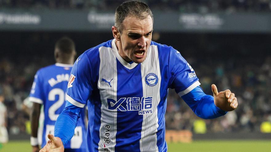 Kike García gesticula en un partido ante el Betis de esta temporada.