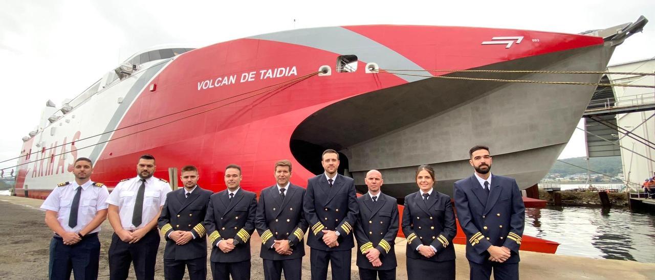 La tripulación del Volcán de Taidía, antes de emprender el viaje de Australia a Canarias.