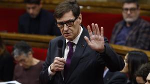 El president de la Generalitat, Salvador Illa, este miércoles en el pleno del Parlament