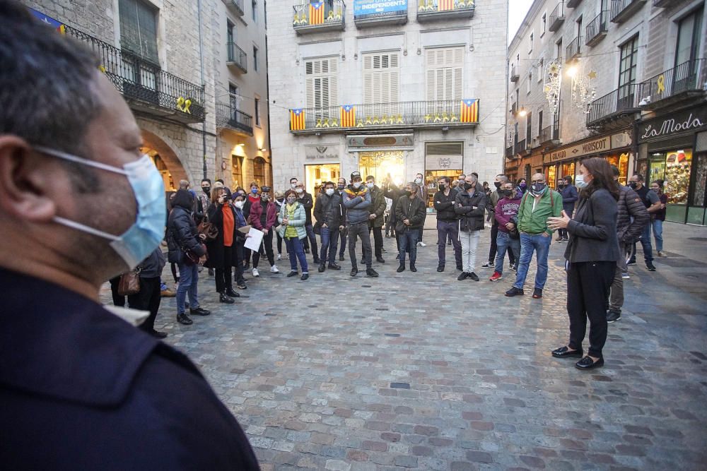 Restauradors i autònoms gironins protesten a la plaça del Vi