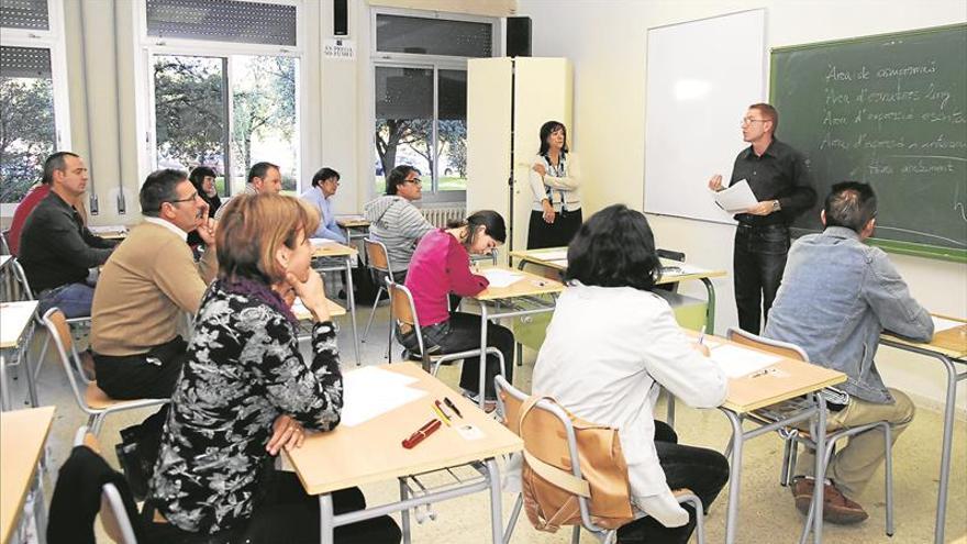 Marzà anuncia dos nuevas escuelas de idiomas para Vila-real y Vinaròs