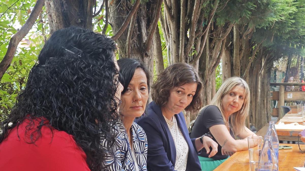 Por la izquierda, Ana María García, Belén López y Selena Carbonero.