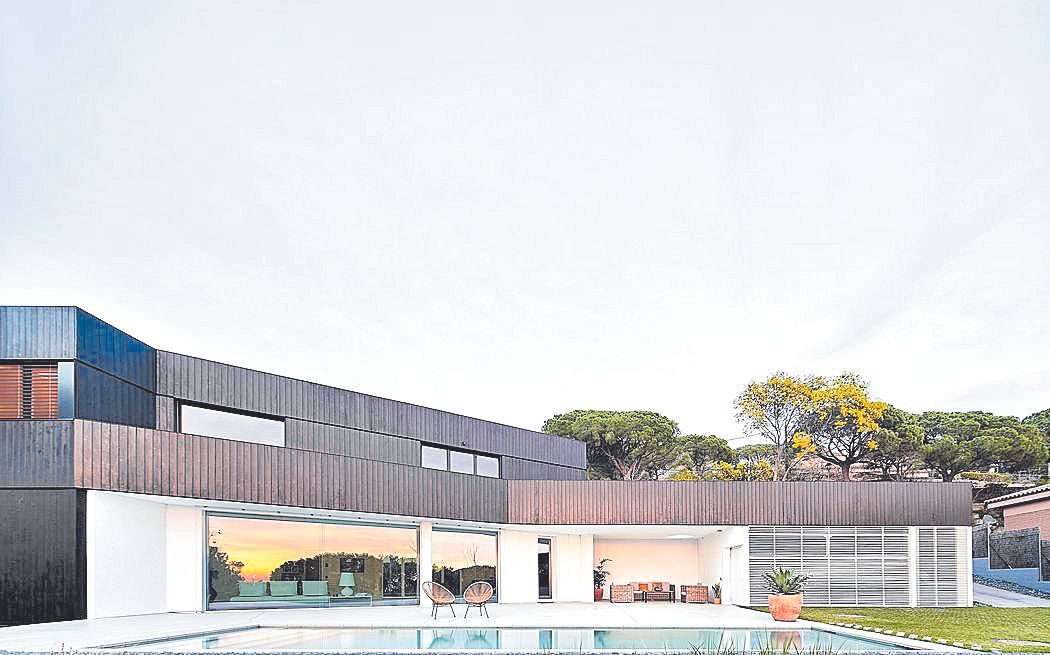 Exterior de una vivienda de madera fabricada por Arquima