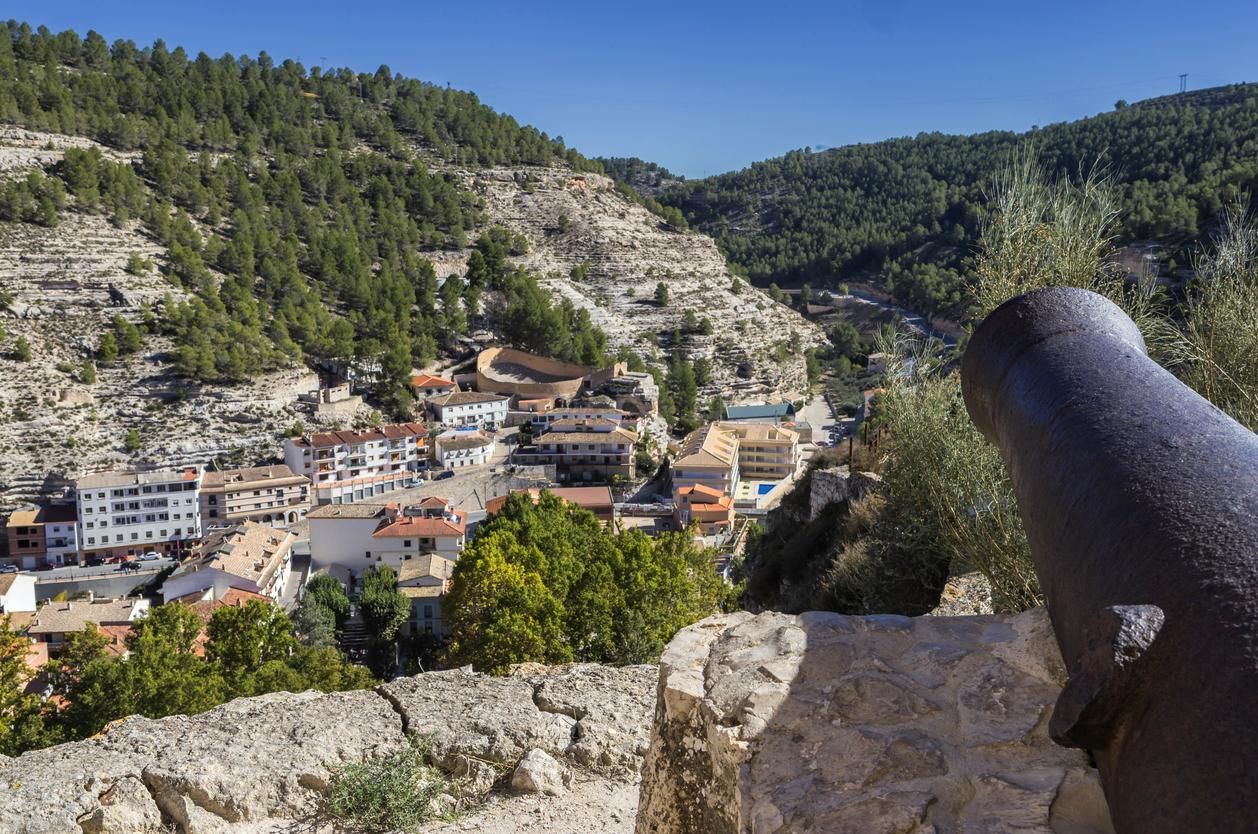 Disfruta de estas hermosas vistas desde el castillo de Alcalá del Júcar.